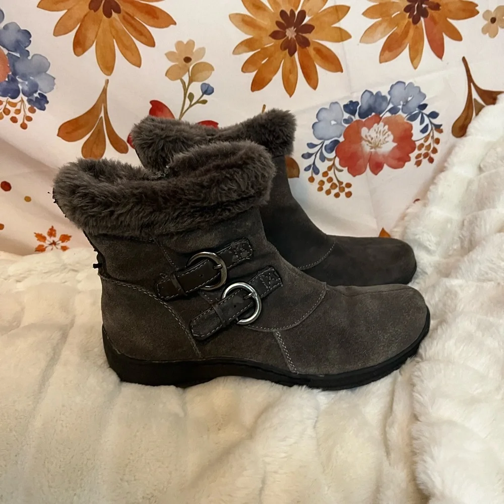 Bare Traps Harleen 8M Suede Side Zip Faux Fur Trim Grey Winter Snow Boots Fall